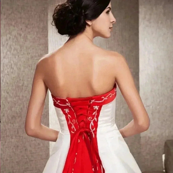 Gorgeous Wedding Gown 🌹 - Picture 6 of 7